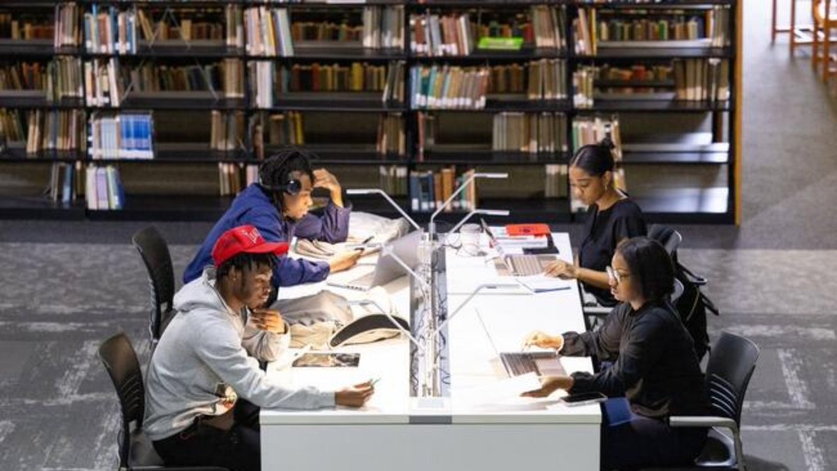 insidehighered's tweet image. Student Success | Community College Students Want a Social Life

A survey by @EAB finds that two-year students have been disappointed by their college experience when it comes to making friends and feeling as though they belong on campus. bit.ly/4h7u0q4