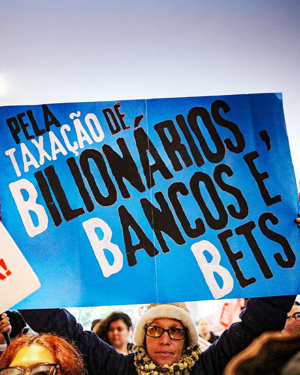 O congresso inimigo do povo não quer que os BBBs paguem a conta para que o povo tenha isenção de imposto.

Taxação BBB já