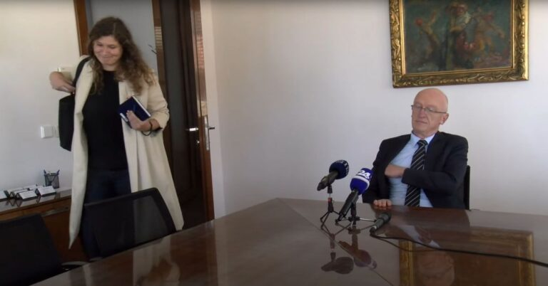 (VIDEO) “Nepovabljena ali nezaželena gostja” – Stojan Zdolšek bo novinarko Tarče Vanjo Gligorovič prijavil na Novinarsko častno razsodišče
strogo-zaupno.si/afere/video-ne…