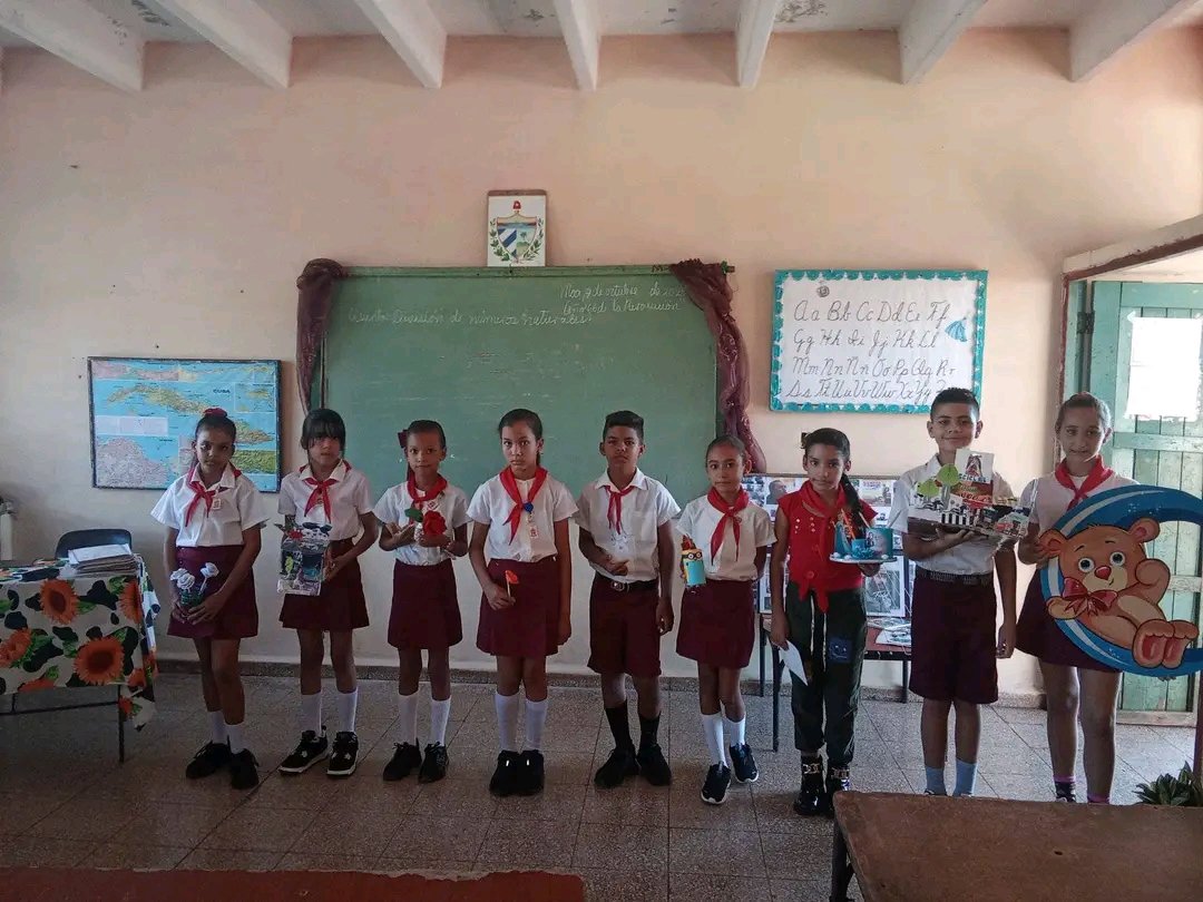epdfuentes's tweet photo. Dentro de los proyectos educativos que se desarrollan en nuestra institución educativa está: "Moa Verde Recicla",  una iniciativa para fomentar en educandos y docentes la importancia de la recuperación de materias primas. #direcionprovincialholguin #educaionmoa #primaria https://t.co/N3t4I9Chmv
