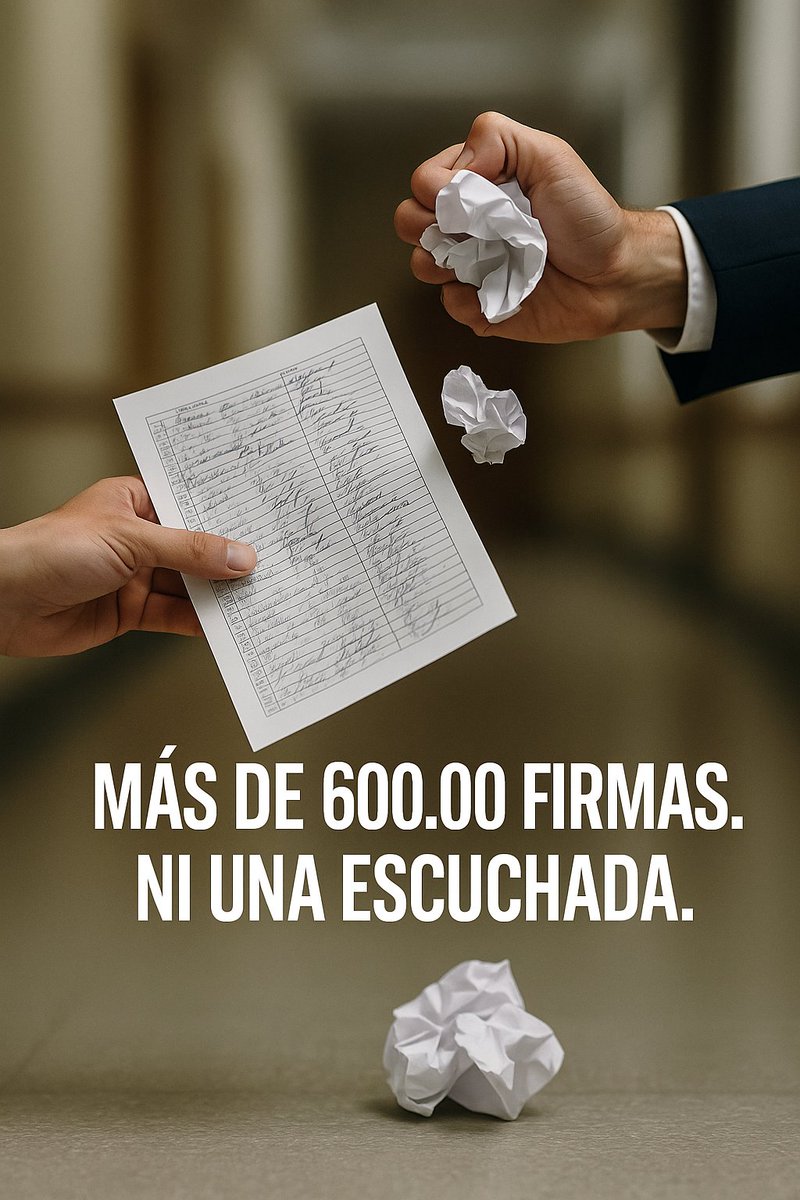 El <a href="/PSOE/">PSOE</a> se arrodilla ante el poder económico y pisotea las firmas ciudadanas. <a href="/sanchezcastejon/">Pedro Sánchez</a> #PedroCalló700MilVoces