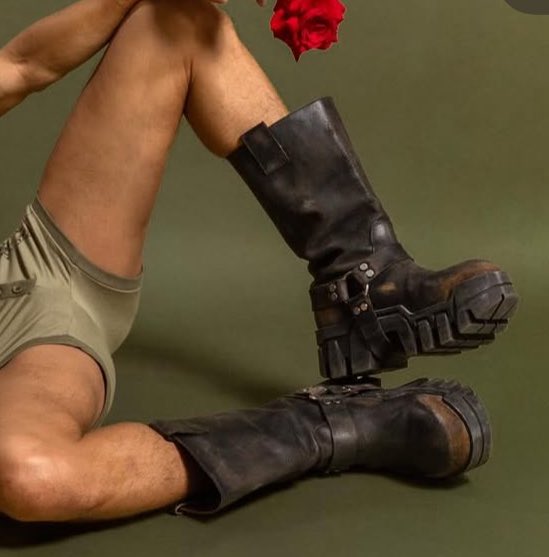 hellboycj's tweet photo. someone help me ID these boots pls god https://t.co/tIWxugZphy