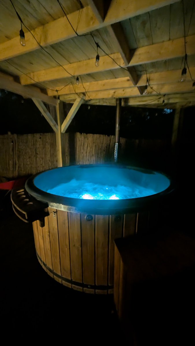 What's happening ? Life is happening and so is bubbly hot water 💦💖