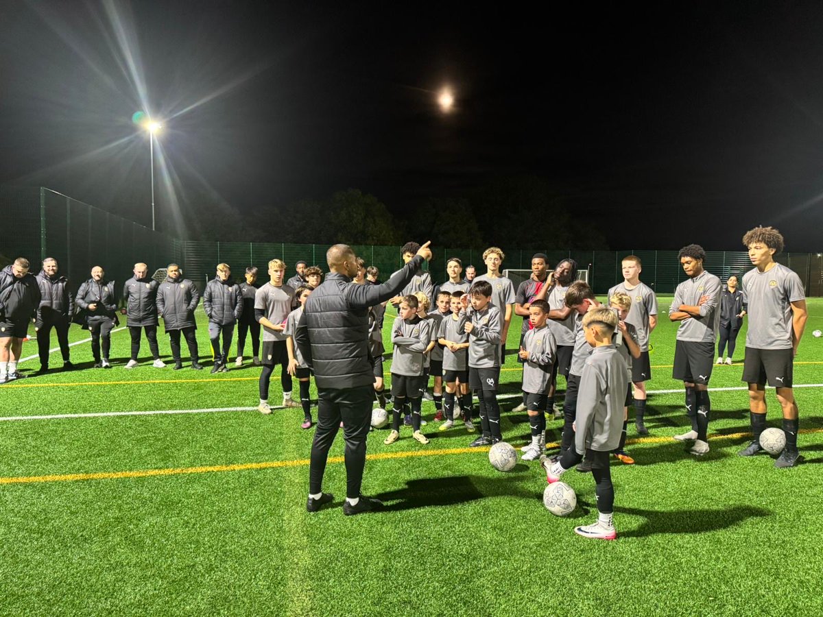 Movement shapes thought. Thought shapes play.

Last night’s Notts County Academy CPD — “Developing Thinking Movers” — explored how connecting movement &amp; decision-making builds adaptable, expressive players.

Thanks to Kevin Paxton &amp; Ben Small for inspiring reflection. ⚪️⚫️
