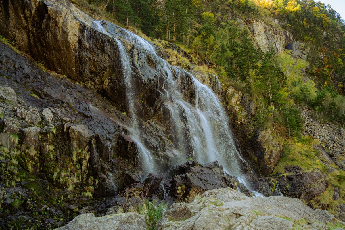 solveig_agr's tweet photo. je suis encore partie dans les Pyrénées, et c’est l’automne https://t.co/iPlrA83GYc