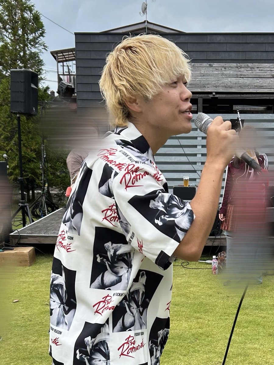 ryopbull's tweet photo. ⑤寺中友将(KEYTALK)さん、確かな歌唱力で場を盛り上げる！ビールめちゃ飲んでた、昨日も結構飲んでたが。JunIzawa(LITE)さんはまさかのツインドラム編成！Baやばい！「後でお話しさせてください！」と声掛けたのですが結局話せずでした、残念！
#オパール新妻BAND
#KURIHARAMUSICFESTIVAL https://t.co/rkHC77Gq1y