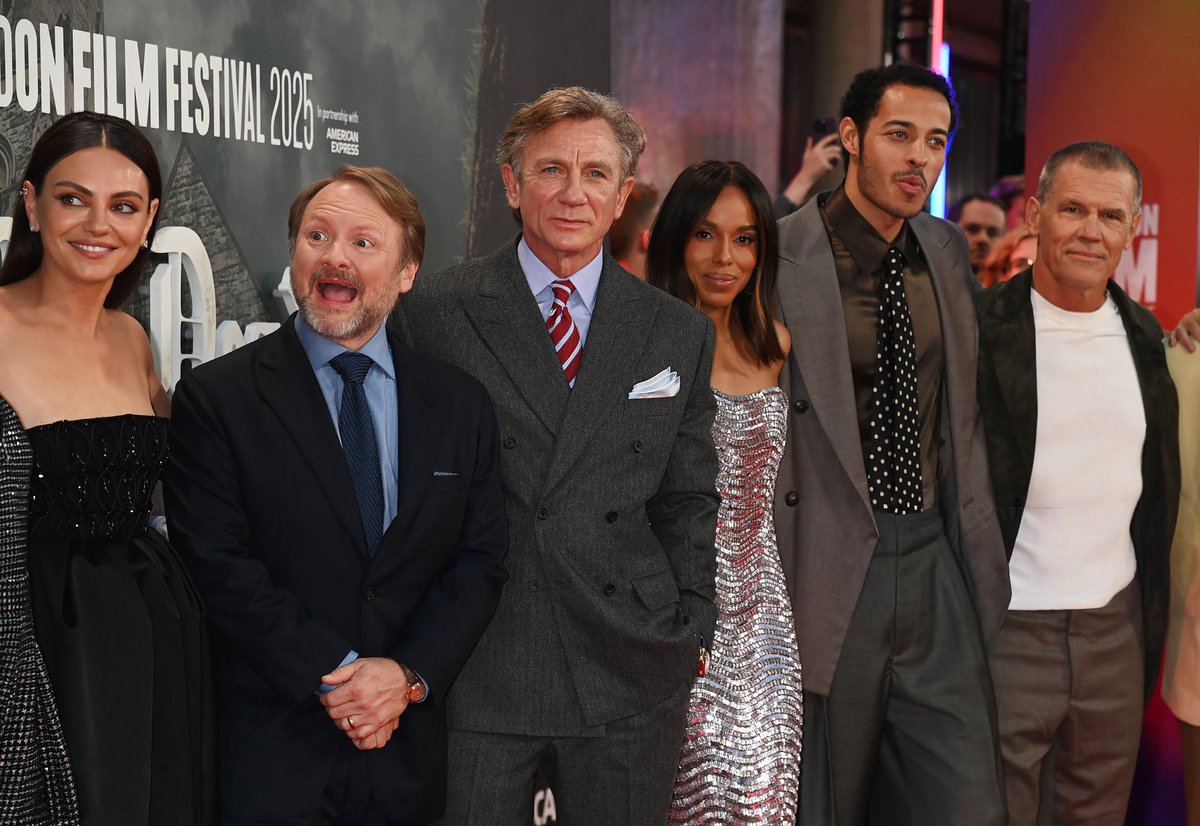 DanielCraigUPD's tweet image. Daniel Craig with the cast of ‘Wake Up Dead Man’ at the BFI London Film Festival on Wednesday, 8 October 2025. #LFF