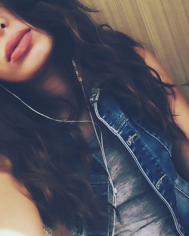 Sabrina94729's tweet image. So how can you avoid burnout? Just turn on some music and turn off everyone who makes you feel bad. GM 
#gm #web3vibes