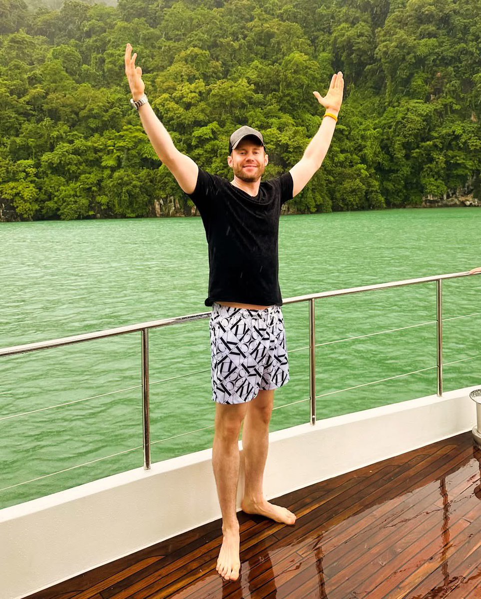 In the battle against procrastination, the victory begins when you realize that slight pushes today hold the power to change your tomorrow.

📸📍: Hong Island, Phang Nga Bay, Thailand 🇹🇭 

✈️ 🔫 🏝️ 🛂 💼 🧤 👔 😎

#hongisland #phangngabay #phuket #bangkok #thailand