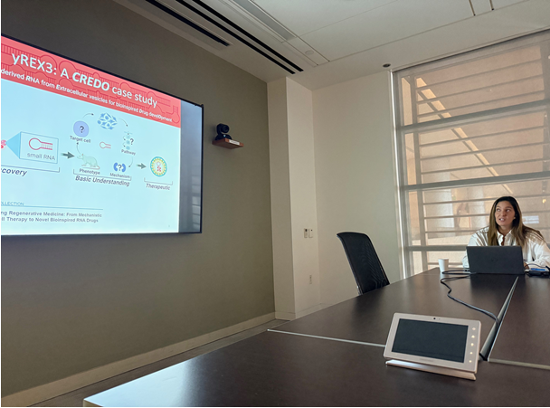 MarbanLab's tweet photo. Outstanding #labmeeting today by @AleCiulloPhD on #RNAdrug #TY2. Like its natural #EV cargo bioinspiration #yREX3 (link below), TY2 boosts #macrophage #efferocytosis, with stellar #therapeutic #bioactivity.  
https://t.co/i3h8tjhzwE https://t.co/1oYD2pxmLQ