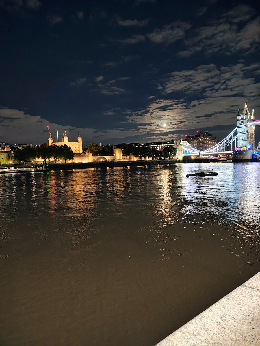 Tower of London brooding in the moonlight!