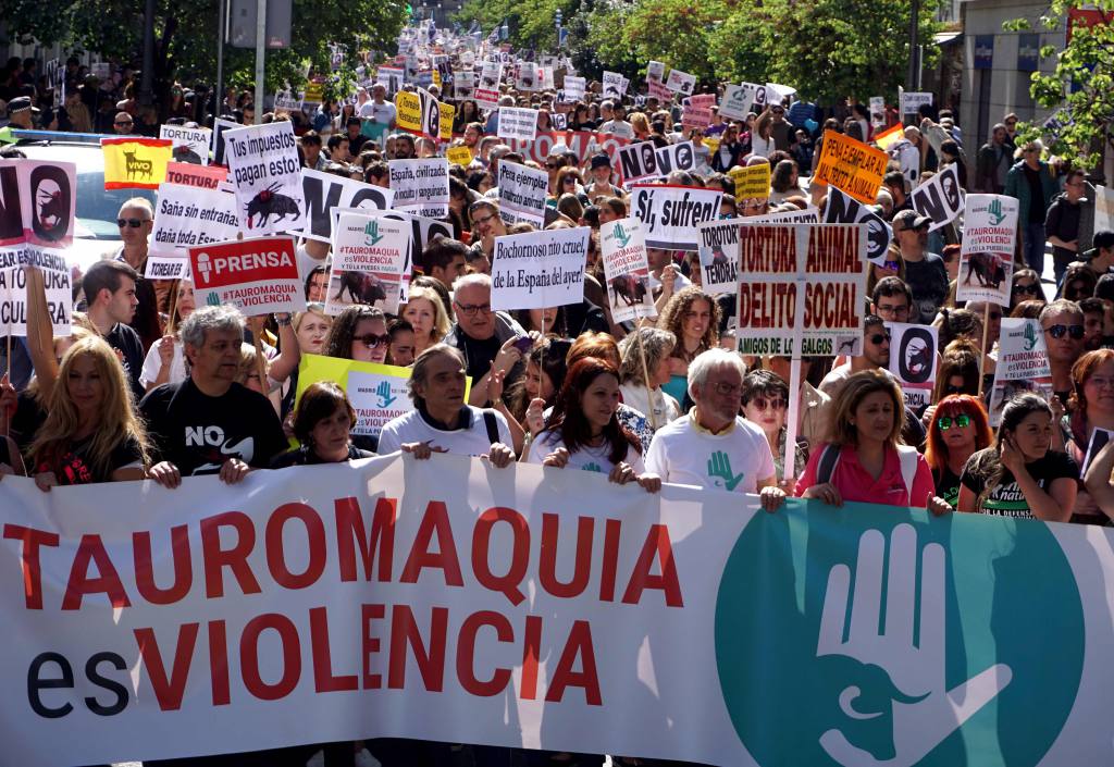 Los derechos no se protegen votando contra el pueblo. <a href="/PSOE/">PSOE</a> <a href="/sanchezcastejon/">Pedro Sánchez</a> #PedroCalló700MilVoces