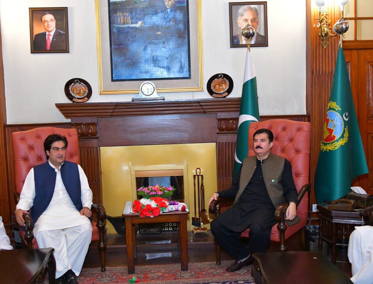 SyedMAliShah_'s tweet image. پشاور: پاکستان پیپلز پارٹی کے سینئر رہنما و سابق رکن قومی اسمبلی اخونزادہ چٹان کی قیادت میں باجوڑ کے نمائندہ وفد نے گورنر خیبرپختونخوا فیصل کریم کنڈی اور صوبائی صدر پیپلز پارٹی سید محمد علی شاہ باچا سے گورنر ہاؤس پشاور میں ملاقات کی۔
ملاقات میں باجوڑ کے موجودہ حالات، متاثرینِ…