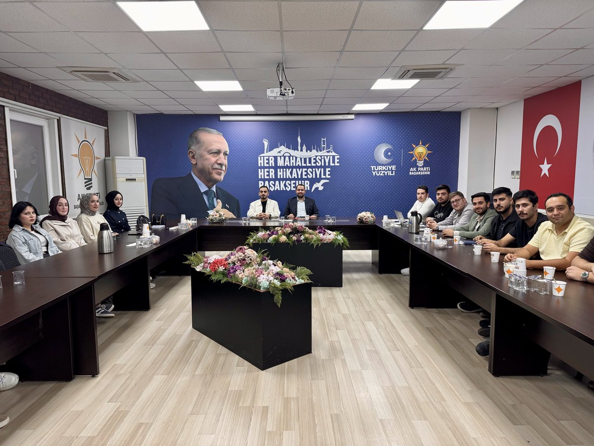 akbasaksehir's tweet photo. Haftalık Olağan Yönetim Kurulu Toplantımızı, Başkanımız @SuleymanAksoyy ’un  başkanlığında ve İl Sorumlumuz @Muchttygtt ‘in katılımıyla gerçekleştirdik.

Davamız Güçlü, Gençliğimiz İnançlı🇹🇷 https://t.co/MnI09zTkYs
