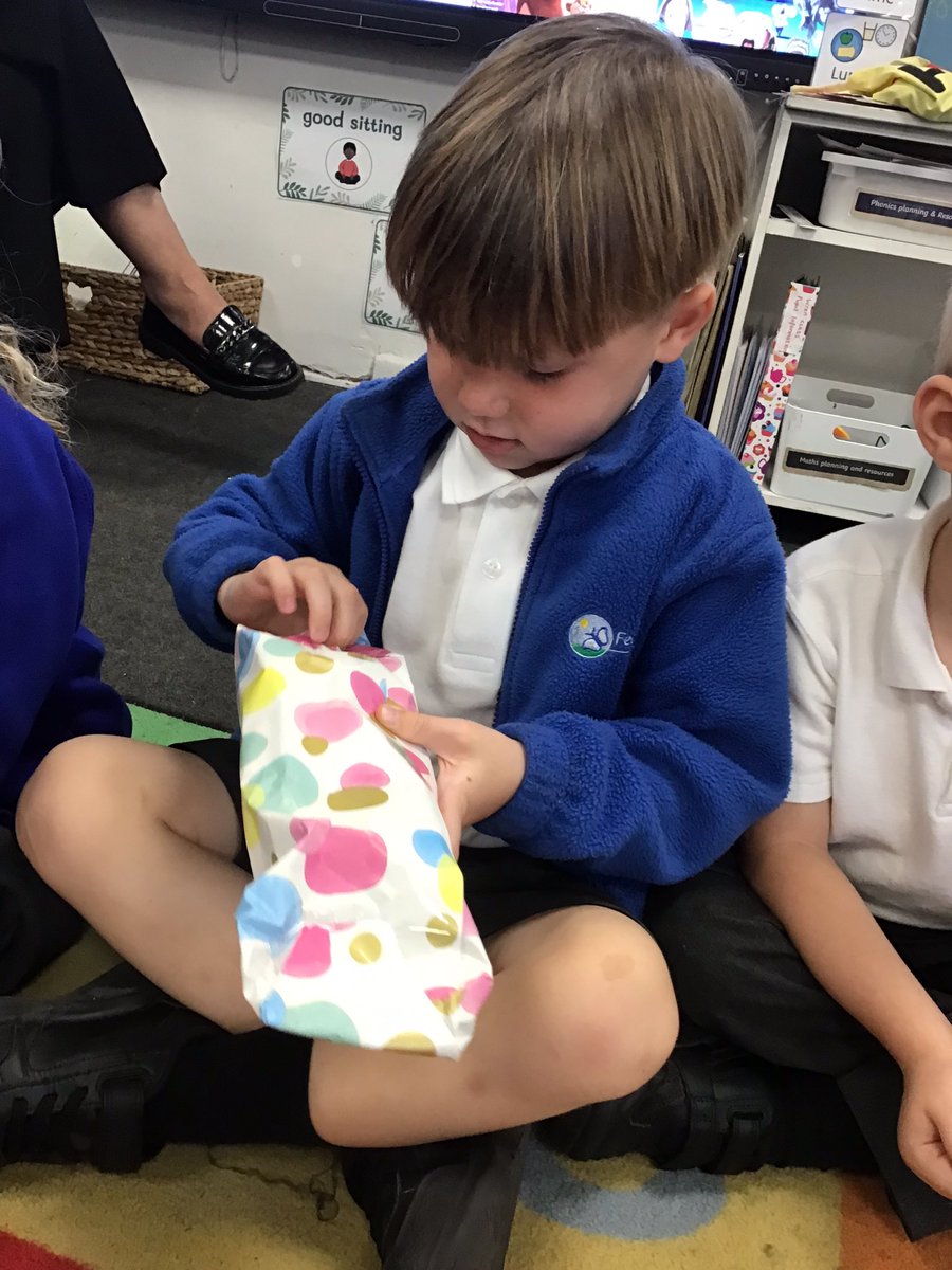 featherbyinfjnr's tweet image. 🎉 Wren Class celebrated today with a well-earned party! 🥳 They chose this as their reward for collecting 20 tokens by consistently showing unity, aspiration, resilience, responsibility, trust, and respect. Well done, Wren Class! 👏 #ClassReward #SchoolValues #WrenClass