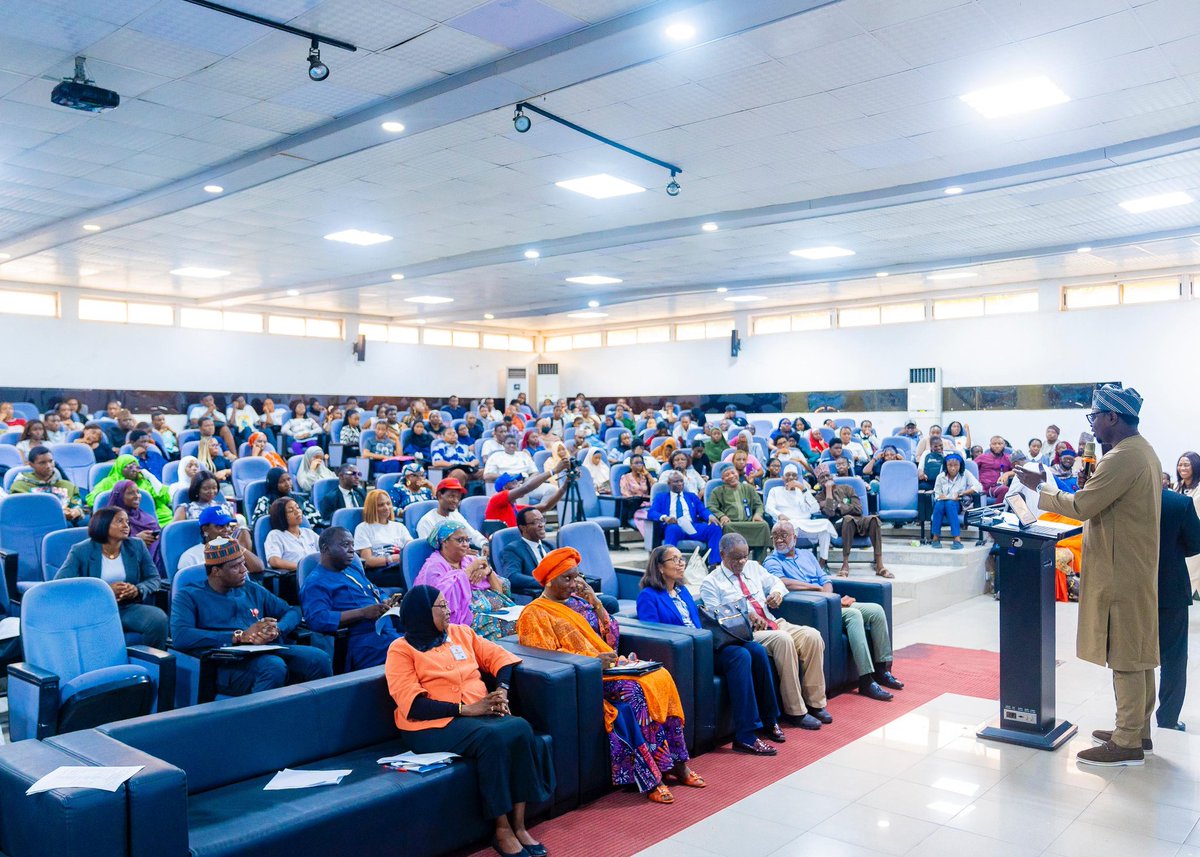 I received H.E. Dr. Ali Bin Ghanim Al-Hajri, the Ambassador of the State of Qatar to the Federal Republic of Nigeria, the Republic of Cameroon, the Republic of Gabon, and the Democratic Republic of São Tomé and Príncipe. He paid a courtesy visit to express appreciation for our