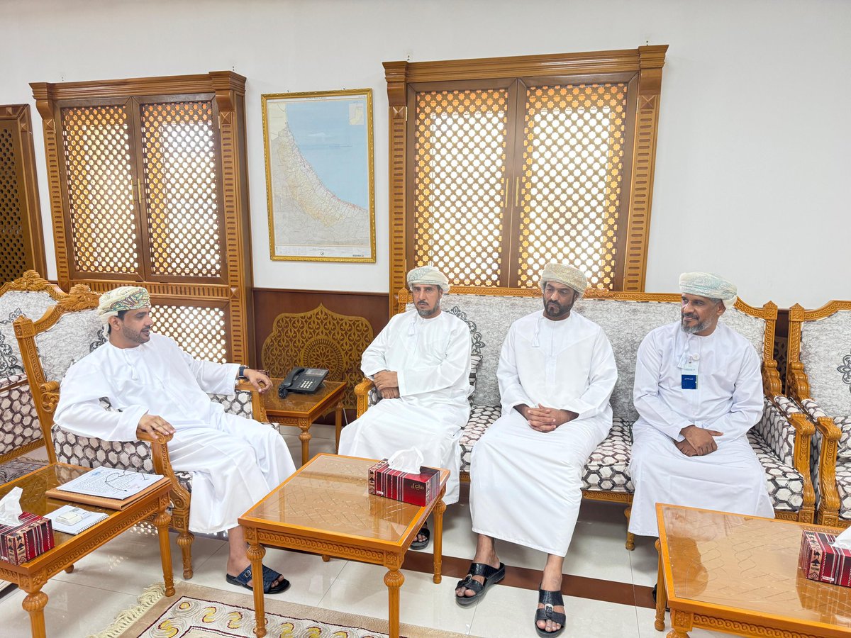 Suwaiq33's tweet photo. في إطار التعاون التكامل مع الجهات الحكومية والخاصة لتعزيز منظومه ريادة الأعمال والابتكار نفذت إدارة تنمية المؤسسات الصغيره والمتوسطة بالمحافظة ومركز ريادة الأعمال والحاضنات بالسويق لقاء مع سعادة والي السويق لبحث اوجه التعاون لدعم ومساندة رواد الأعمال والمؤسسات الصغيره والمتوسطة . https://t.co/R2vRh6lQoD