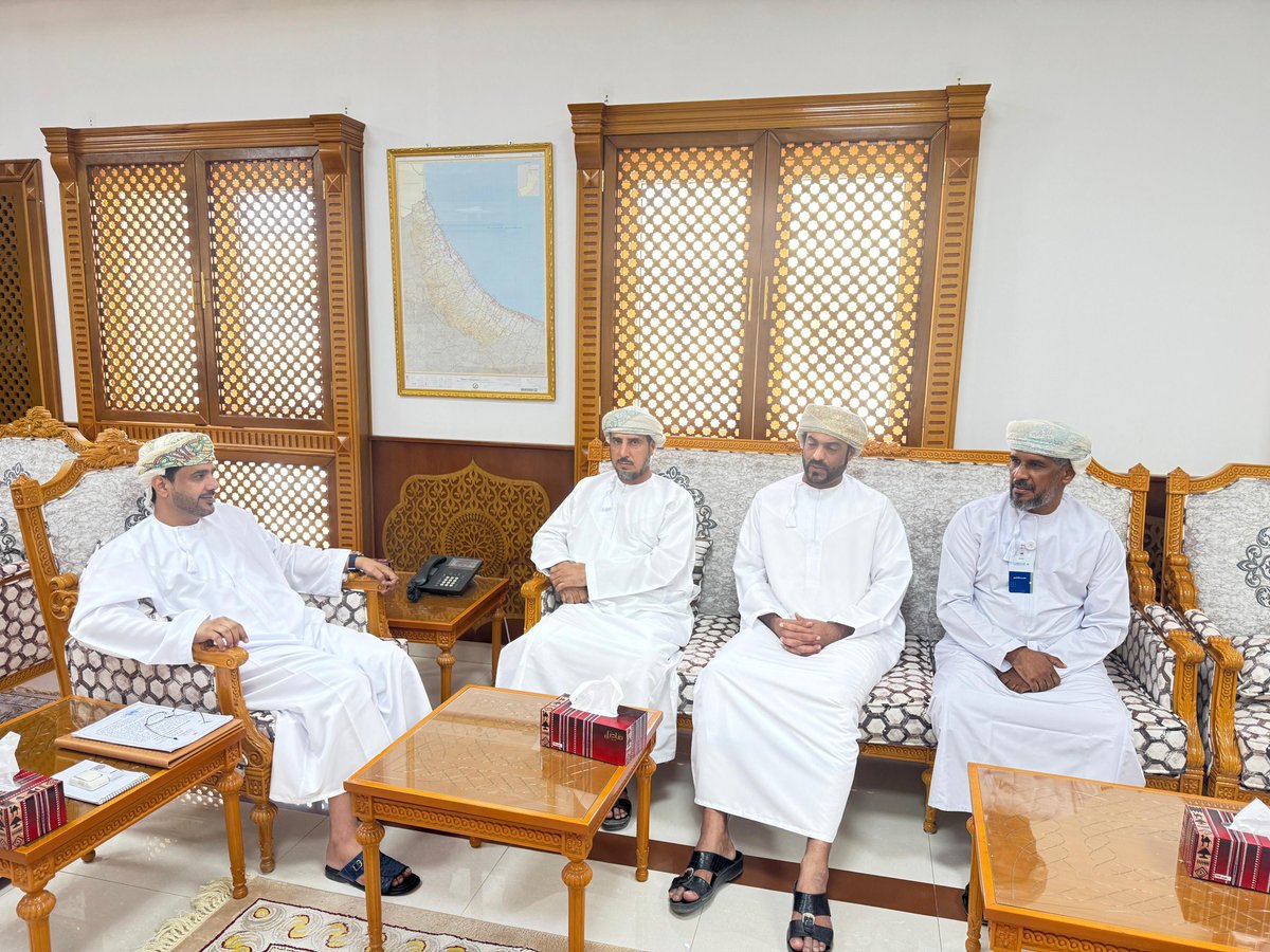 Suwaiq33's tweet photo. في إطار التعاون التكامل مع الجهات الحكومية والخاصة لتعزيز منظومه ريادة الأعمال والابتكار نفذت إدارة تنمية المؤسسات الصغيره والمتوسطة بالمحافظة ومركز ريادة الأعمال والحاضنات بالسويق لقاء مع سعادة والي السويق لبحث اوجه التعاون لدعم ومساندة رواد الأعمال والمؤسسات الصغيره والمتوسطة . https://t.co/R2vRh6lQoD