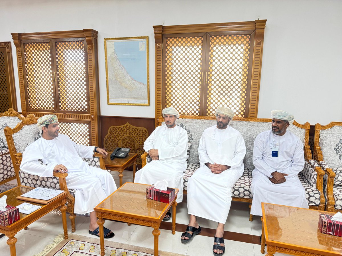 Suwaiq33's tweet photo. في إطار التعاون التكامل مع الجهات الحكومية والخاصة لتعزيز منظومه ريادة الأعمال والابتكار نفذت إدارة تنمية المؤسسات الصغيره والمتوسطة بالمحافظة ومركز ريادة الأعمال والحاضنات بالسويق لقاء مع سعادة والي السويق لبحث اوجه التعاون لدعم ومساندة رواد الأعمال والمؤسسات الصغيره والمتوسطة . https://t.co/R2vRh6lQoD