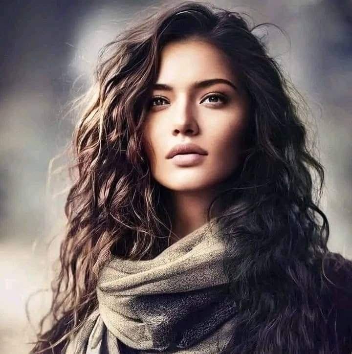 mo_viess's tweet photo. حبيبتي
كأن الورد قبل لقاكِ غصن
فيزهر حين تَلمسه يديكِ https://t.co/W4IxgJCEOA