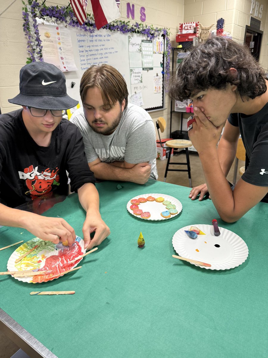 Floral Design put their color theory skills to the test this time with cookies 🍪🌈 Students mixed icing to match each section of the color wheel and proved that creativity (and color harmony) can be sweet! #ProsperProud <a href="/ProsperHS/">Prosper High School</a> <a href="/JimmyFrideley/">Jimmy Frideley</a> <a href="/prosperCTE/">Prosper CTE</a>