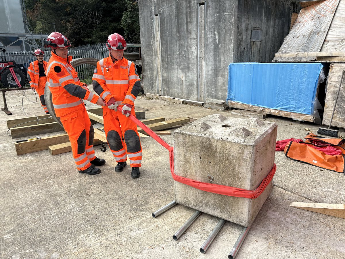 Hampshire & IOW USAR Team 📟-🇬🇧 tweet media