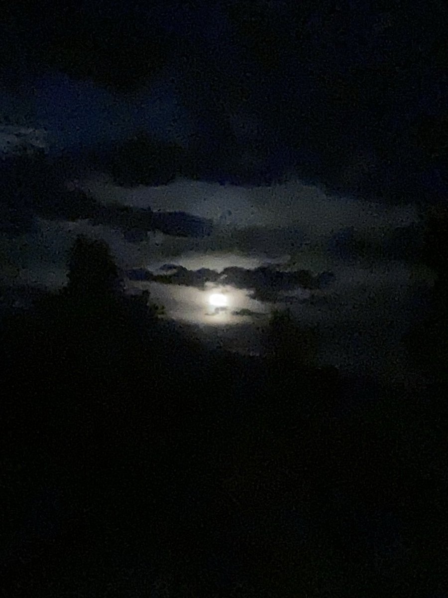 ramonagri's tweet photo. Luna de otoño en Castrillo https://t.co/kur5GT3bVL