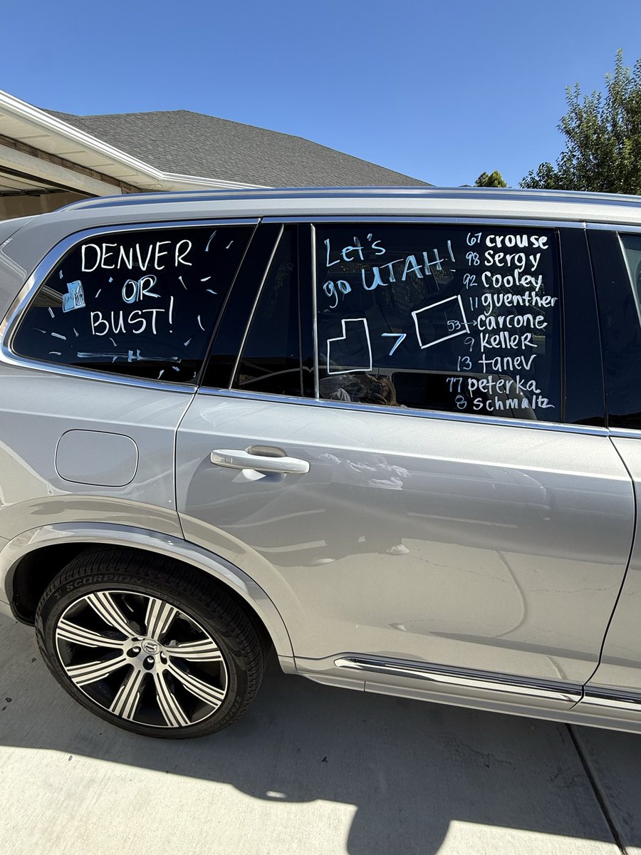 x-YourMomLovesHockey tweet media