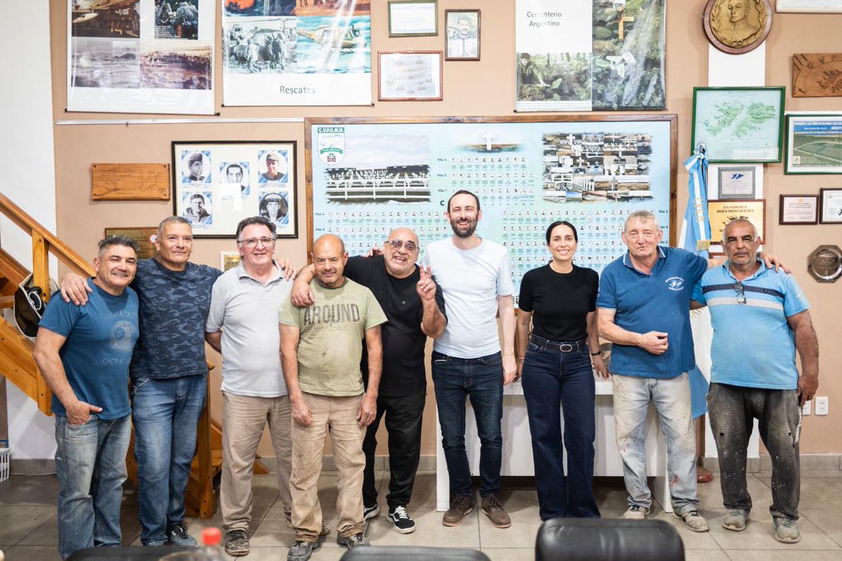 Damián Selci (@damianselci) on Twitter photo ENCUENTRO CON VETERANOS DE HURLINGHAM 🇦🇷🤍
Junto a <a href="/FlorLampreabe/">Florencia Lampreabe</a> compartimos un encuentro junto a los Veteranos de Malvinas de Hurlingham.
Seguimos trabajando juntos para mantener la memoria viva y la lucha por la soberanía de nuestras islas. ¡Gracias por recibirnos!
Las ENCUENTRO CON VETERANOS DE HURLINGHAM 🇦🇷🤍
Junto a <a href="/FlorLampreabe/">Florencia Lampreabe</a> compartimos un encuentro junto a los Veteranos de Malvinas de Hurlingham.
Seguimos trabajando juntos para mantener la memoria viva y la lucha por la soberanía de nuestras islas. ¡Gracias por recibirnos!
Las