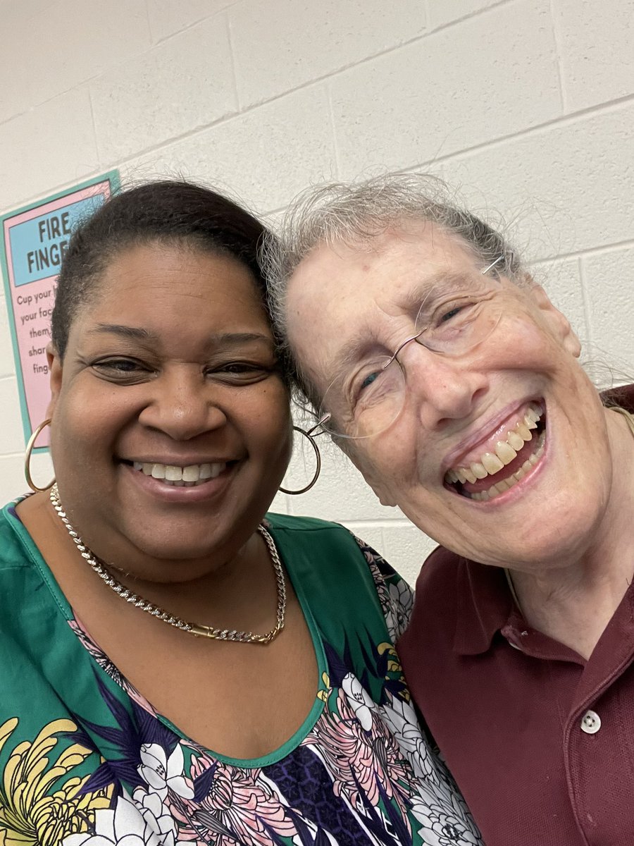 CSL_BelPreElem's tweet image. Today Ms. Zagic stopped by to donate recycled paper rolls and plastic bottles for our scholars to repurpose into art! Can’t wait to see the unique crafts. @CSMCPS_Leader @LearnerDSLI @MCPS @CSconnect_MCPS @BelPrePandas