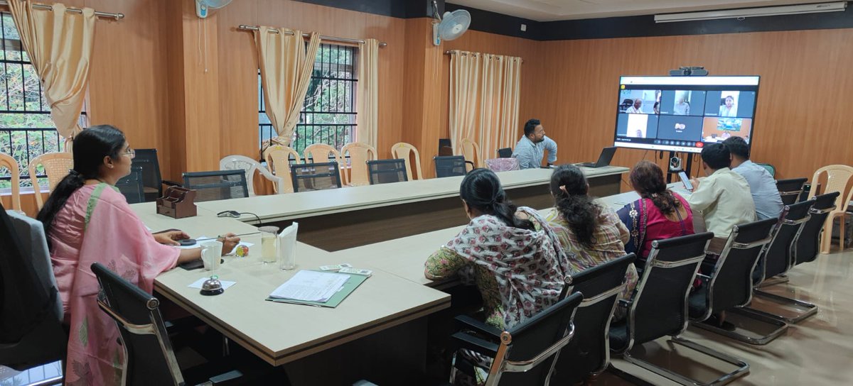 ಸುಸ್ಥಿರ ಮುಟ್ಟಿನ ನಿರ್ವಹಣೆ-CEO ಜಿ.ಪಂ. ಮಂಡ್ಯರವರು ಜಿಲ್ಲಾ ಹಂತದ, ಮಳವಳ್ಳಿ ತಾ|| ಮಟ್ಟದ ಅಧಿಕಾರಿಗಳಿಗೆ ಮುಟ್ಟಿನ ಕಪ್ ವಿತರಿಸುವ ಸಂಬಂಧ ಪೂರ್ವಭಾವಿ VC ಯನ್ನು ಆಯೋಜಿಸಲಾಗಿತ್ತು.30-45 ವರ್ಷದ ಮುಂಚೂಣಿ ಮಹಿಳಾ ಕಾರ್ಯಕರ್ತೆಯರಿಗೆ ಮುಟ್ಟಿನ ಕಪ್ ವಿತರಿಸುವ ಕುರಿತು ಕೈ ಗೊಳ್ಳಬೇಕಾದ ಕಾರ್ಯಕ್ರಮಗಳ ಕುರಿತು  VC ಯಲ್ಲಿ ಮಾಹಿತಿ ನೀಡಿದರು.