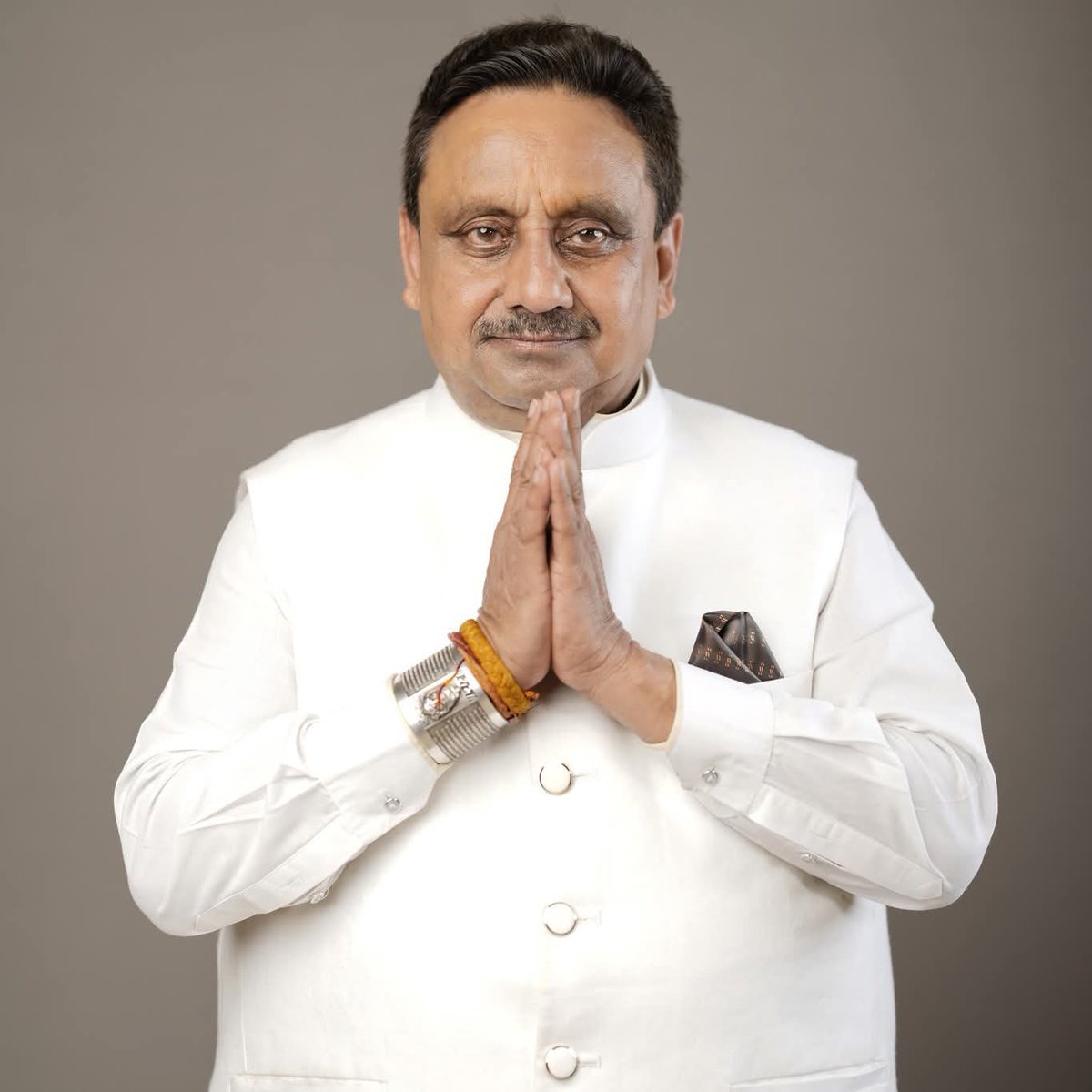 ManojTiwariMP's tweet image. चांदनी चौक के  सांसद भाई @PKhandelwal_MP जी को जन्मदिन की हार्दिक शुभकामनाएं।
माँ भगवती से प्रार्थना है कि आप दीर्घायु हों और समाज व राष्ट्र की सेवा में यूँ ही समर्पण भाव से कार्य करते रहें।