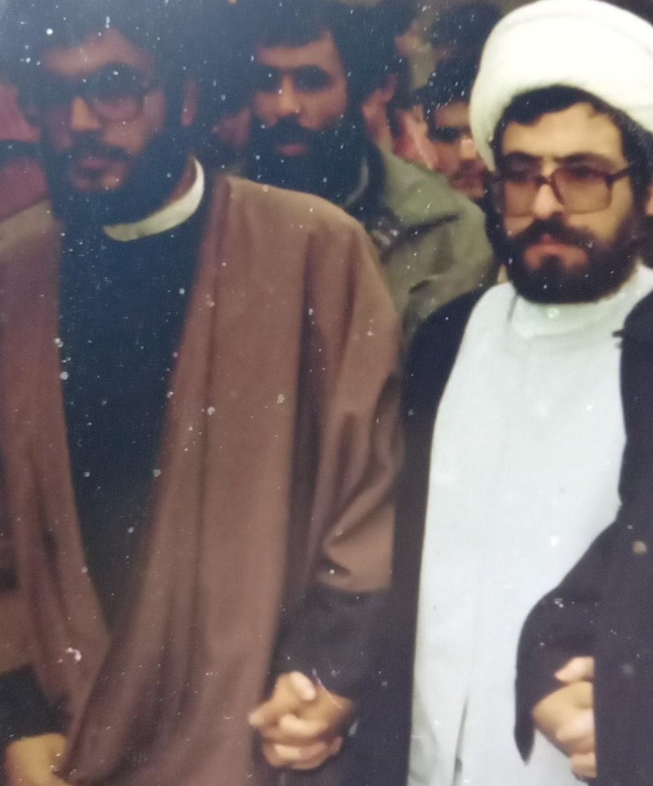 منذ الايام الأولى واليد باليد