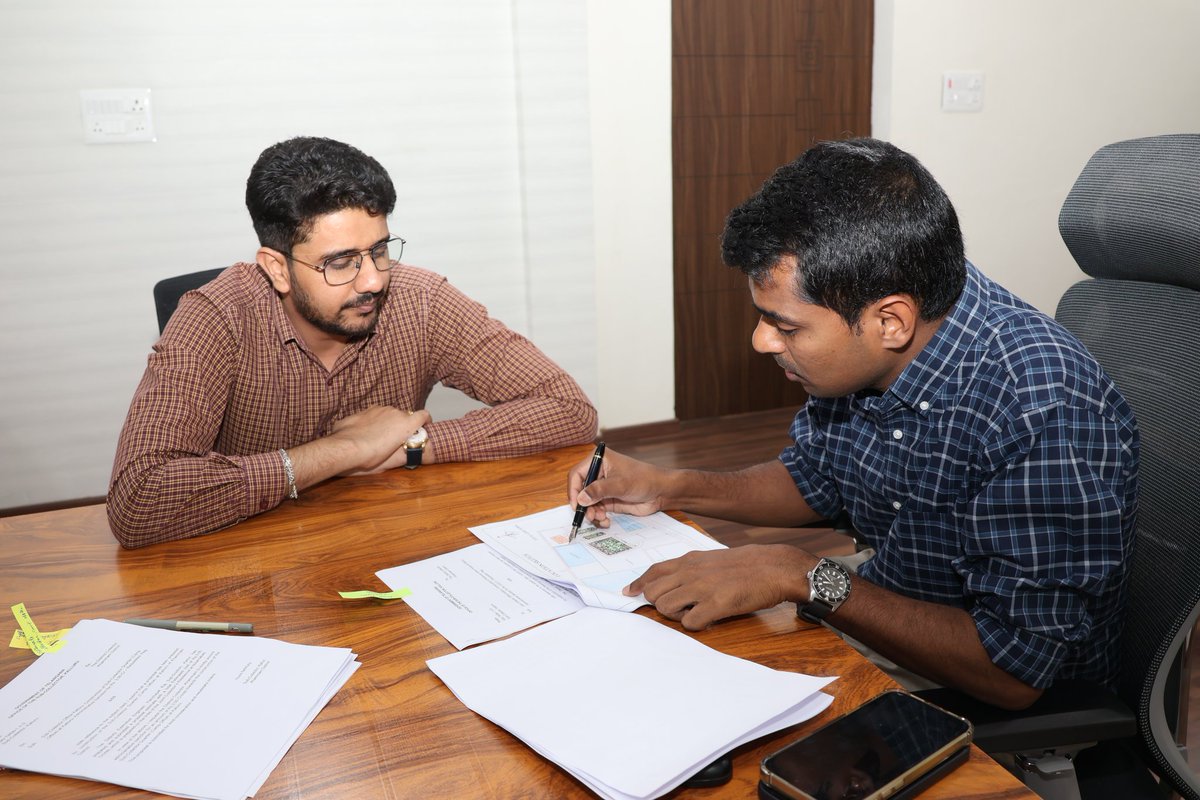 Collector_KMM's tweet photo. #సత్తుపల్లి నియోజకవర్గం పర్యటనలో భాగంగా బుధవారం కల్లూరు డివిజన్ సబ్ కలెక్టర్ కార్యాలయాన్ని #ఖమ్మంజిల్లాకలెక్టర్ అనుదీప్ దురిశెట్టి సందర్శించారు.  కల్లూరు సమీకృత కార్యాలయాల సముదాయం ఏర్పాటుకు సబ్ కలెక్టర్ అజయ్ యాదవ్ తో కలిసి జిల్లా కలెక్టర్ సమీక్షించారు.  పంచాయతీరాజ్ అధికారులు రూపొందించిన భవనాల నమూనా మ్యాప్ లను పరిశీలించారు.  అన్ని కార్యాలయాలు ఒక సముదాయంలో ఉంటే ప్రజల సమస్యలకు సత్వర పరిష్కారం లభించే అవకాశం ఉంటుందని, కల్లూరు ఎన్నెస్పీ క్రాస్ రోడ్డు వద్ద ఉన్న స్థలంలో సమీకృత కార్యాలయాల నిర్మాణ అవకాశాలను క్షేత్రస్థాయిలో పర్యవేక్షించి ప్రణాళికలు సిద్దం చేసి ప్రతిపాదనలు అందించాలని అధికారులను జిల్లా కలెక్టర్ ఆదేశించారు. 

@TelanganaCMO
@TelanganaCS