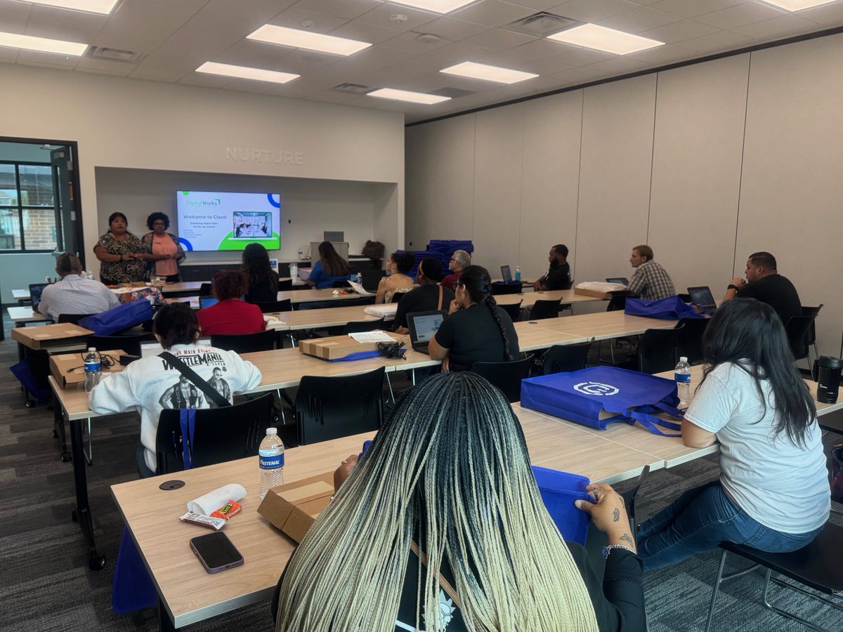 connectednation's tweet photo. On Tuesday, @ConnectedNation visited @SAHopeCenter_ in San Antonio for a Digital Works class! 👏

Great turnout and another successful event for #DigitalInclusionWeek! 💻
#ConnectedNation #DigitalWorks https://t.co/KnWzH3wYTq