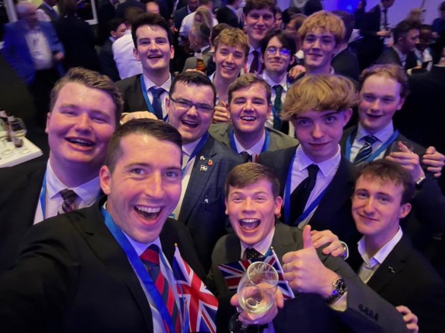 david_lindsay77's tweet image. &quot;Oi, #incel, where&apos;s yer mates?&quot; #EastEnders #CPC25