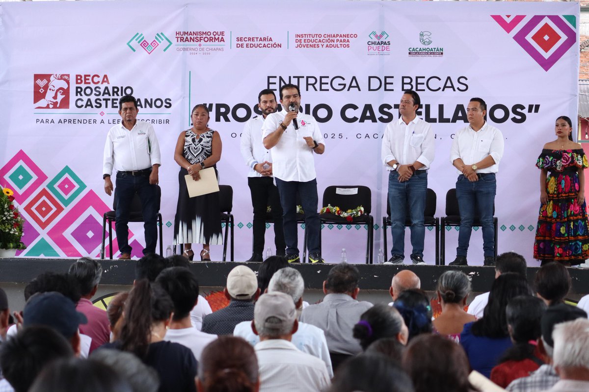 icheja_chiapas's tweet image. En Cacahoatán, se entregaron becas Rosario Castellanos del programa #ChiapasPuede para brindar nuevas oportunidades educativas a jóvenes y adultos.

El ICHEJA reafirma su compromiso con la alfabetización de Chiapas📚

#EducaciónParaTodos #ICHEJA #ChiapasAvanza #ChiapasPuede