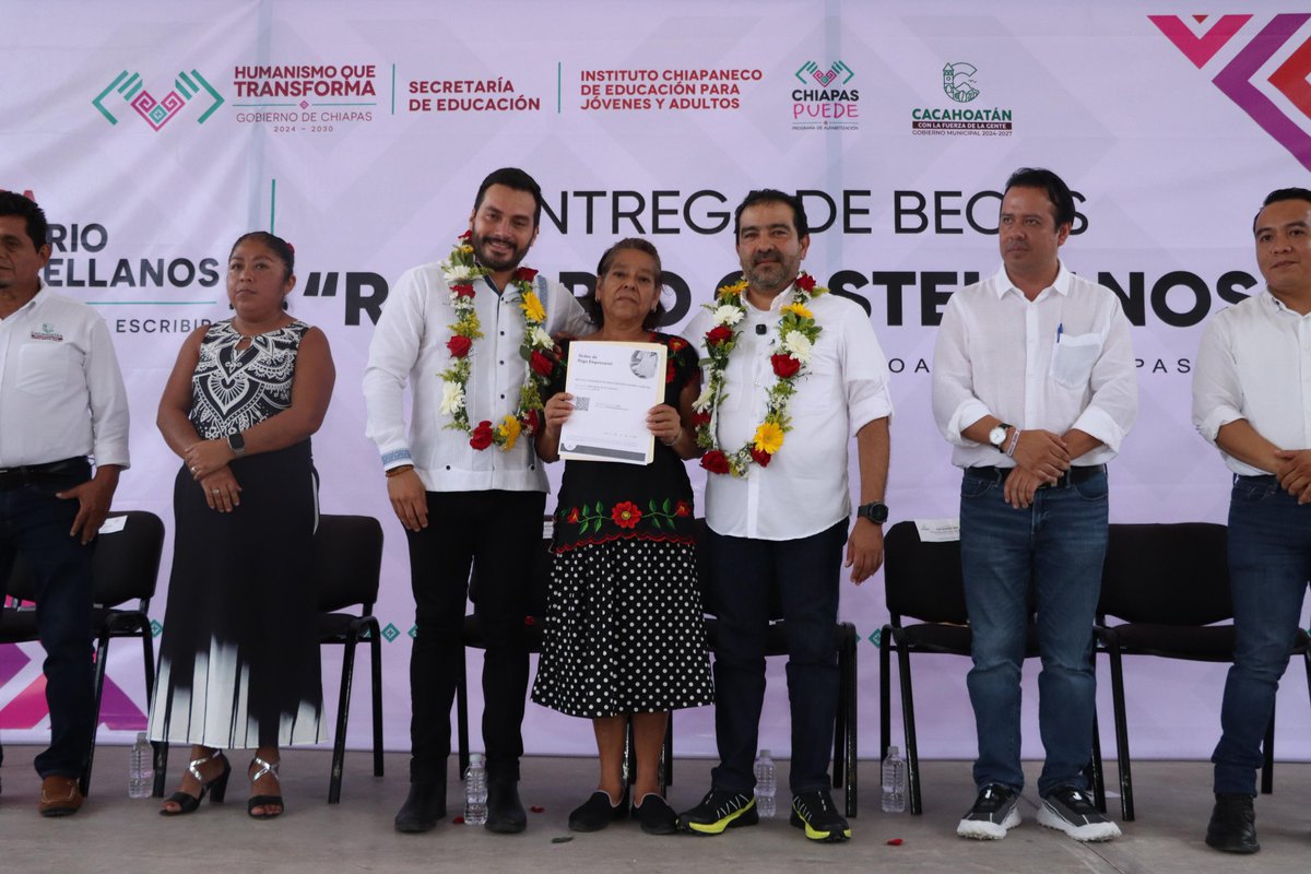icheja_chiapas's tweet image. En Cacahoatán, se entregaron becas Rosario Castellanos del programa #ChiapasPuede para brindar nuevas oportunidades educativas a jóvenes y adultos.

El ICHEJA reafirma su compromiso con la alfabetización de Chiapas📚

#EducaciónParaTodos #ICHEJA #ChiapasAvanza #ChiapasPuede