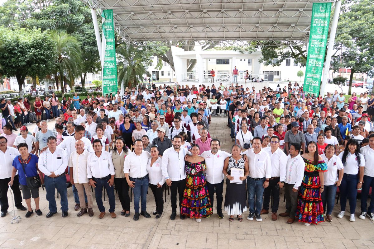 icheja_chiapas's tweet image. En Cacahoatán, se entregaron becas Rosario Castellanos del programa #ChiapasPuede para brindar nuevas oportunidades educativas a jóvenes y adultos.

El ICHEJA reafirma su compromiso con la alfabetización de Chiapas📚

#EducaciónParaTodos #ICHEJA #ChiapasAvanza #ChiapasPuede