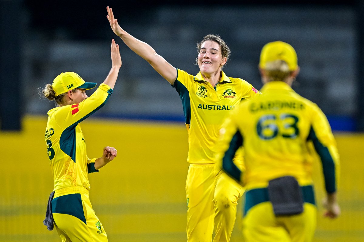 ICC's tweet image. The #AUSvPAK clash delivered non-stop excitement in Colombo ⚡

#CWC25
Check out the match highlights ▶️ icc-cricket.com/tournaments/wo…