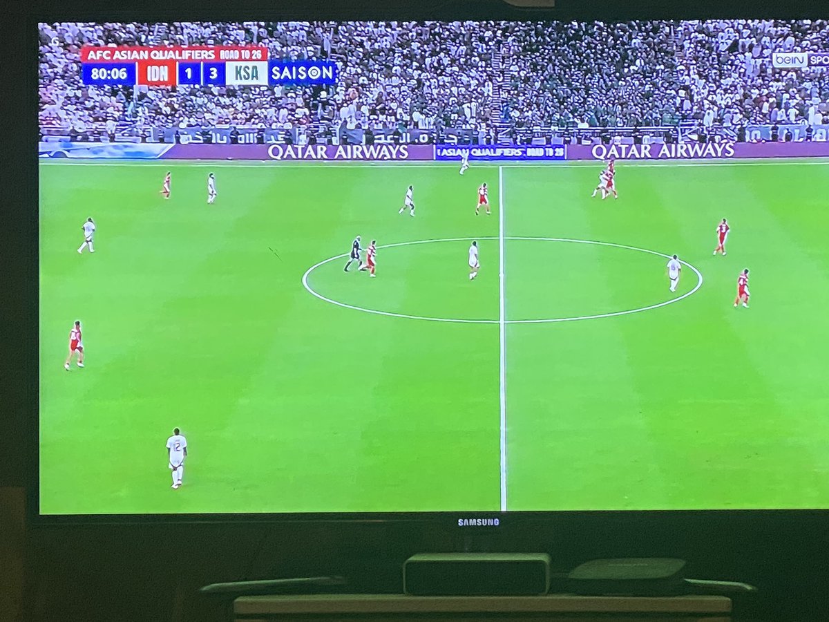 اما يفوز علينا منتخب الشغالات على انهم تغيروا وجنسوا اغلب اللاعبين في منتخبهم صاروا ينافسون منتخب قطر  🤪
#المنتخب_السعودي