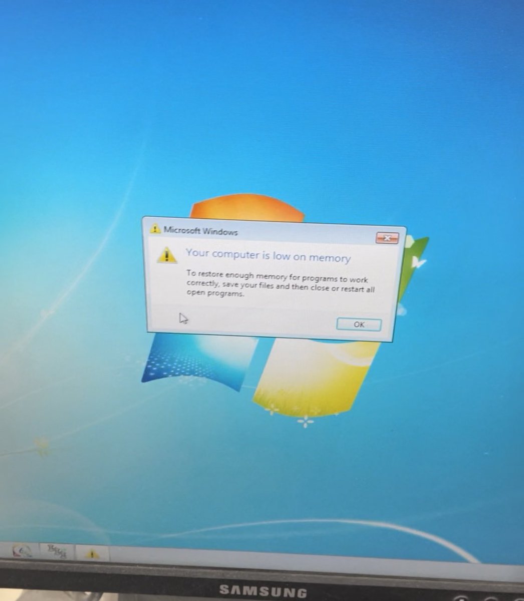 Ayeris_23's tweet image. “Windows 7 was the best!” 

Bro I’ve been dealing with memory leak issues on 7 since I started using it. Windows 7 isn’t that great.

You know what didn’t have this problem? Vista. Vista never failed me.

#windows7