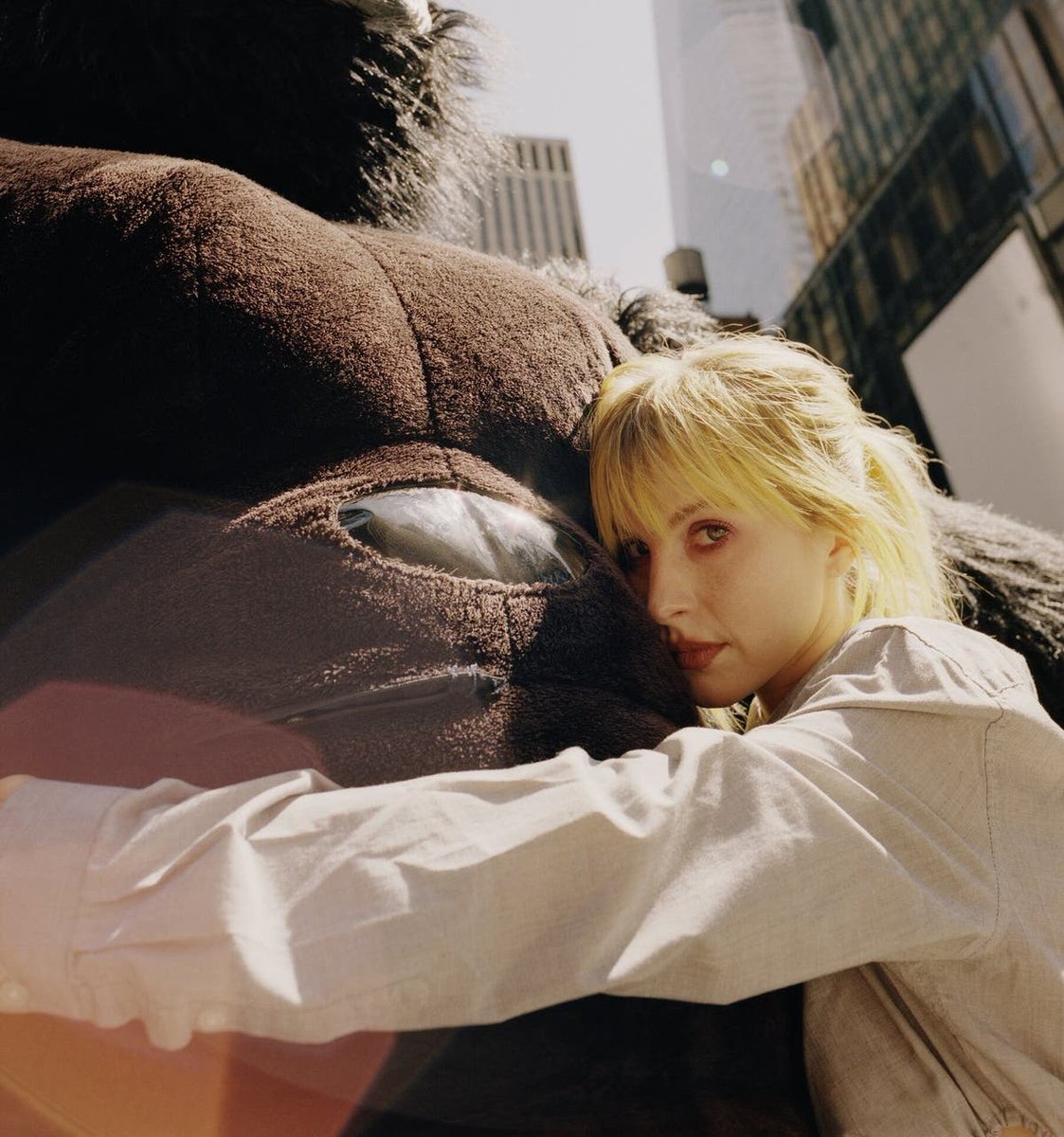 Pcharts's tweet image. Hayley Williams&apos; &quot;Parachute&quot; has surpassed 10 million streams on Spotify.