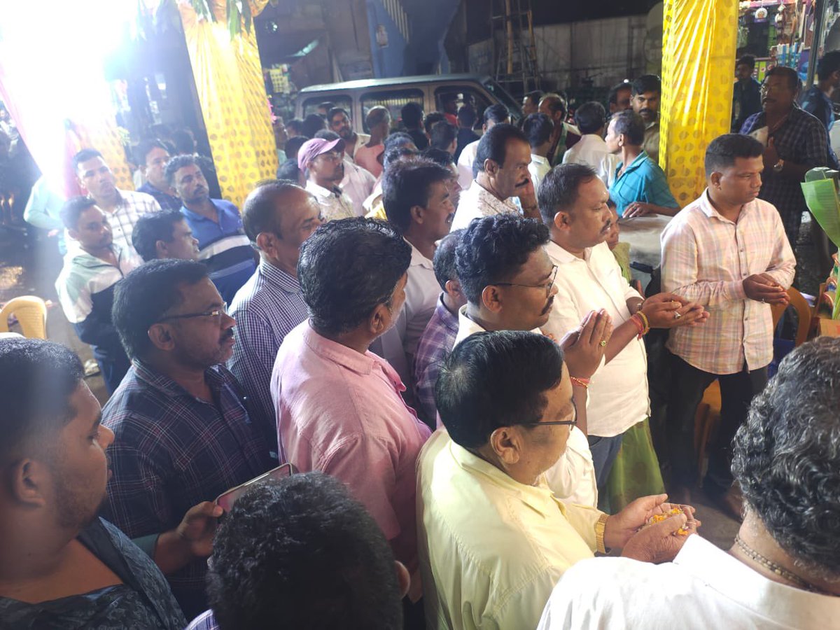 SatyajeetMLA's tweet photo. ଆଜି ପଦ୍ମପୁର ବ୍ଲକ ଅନ୍ତର୍ଗତ ପଦ୍ମପୁର ଏବଂ ଜାତିଲି ଗ୍ରାମରେ ଅନୁଷ୍ଠିତ ଗଜଲକ୍ଷ୍ମୀ ପୂଜାରେ ଯୋଗ ଦେବା ସହ ମା ଙ୍କ ଆଶୀର୍ବାଦ କାମନା କରିବା ଅବସରରେ | https://t.co/xlMev4P6UC