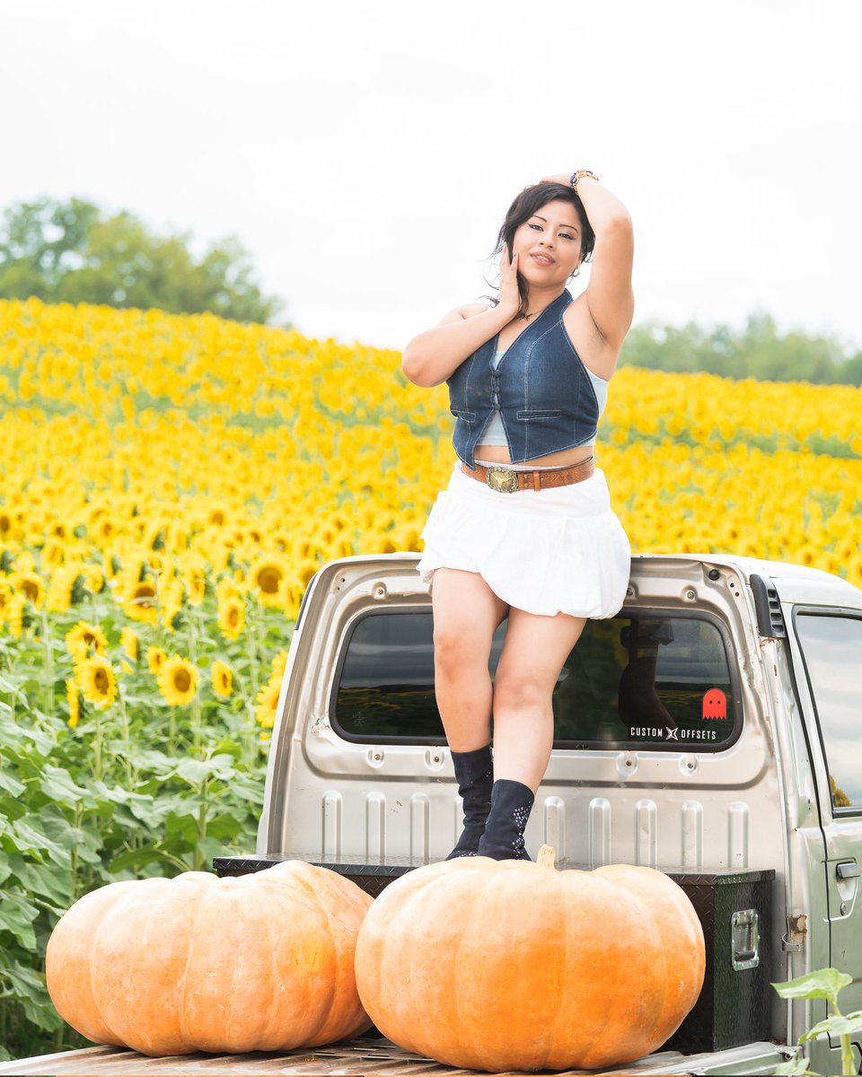 LuzLenoir's tweet photo. Pumpkin Spice and everything nice 🎃

Photography by @photojayg

IG/FB/X: @LuzLenoir 

#fyp #foryou #foryourpage #sunflowers #sunflowerfield #sunflowerpatch #LesherFarms #bts #photoshoot #photography #photooftheday #instalike #instagood #reels #fashion #fashionphotography https://t.co/9Z6uKt8icC