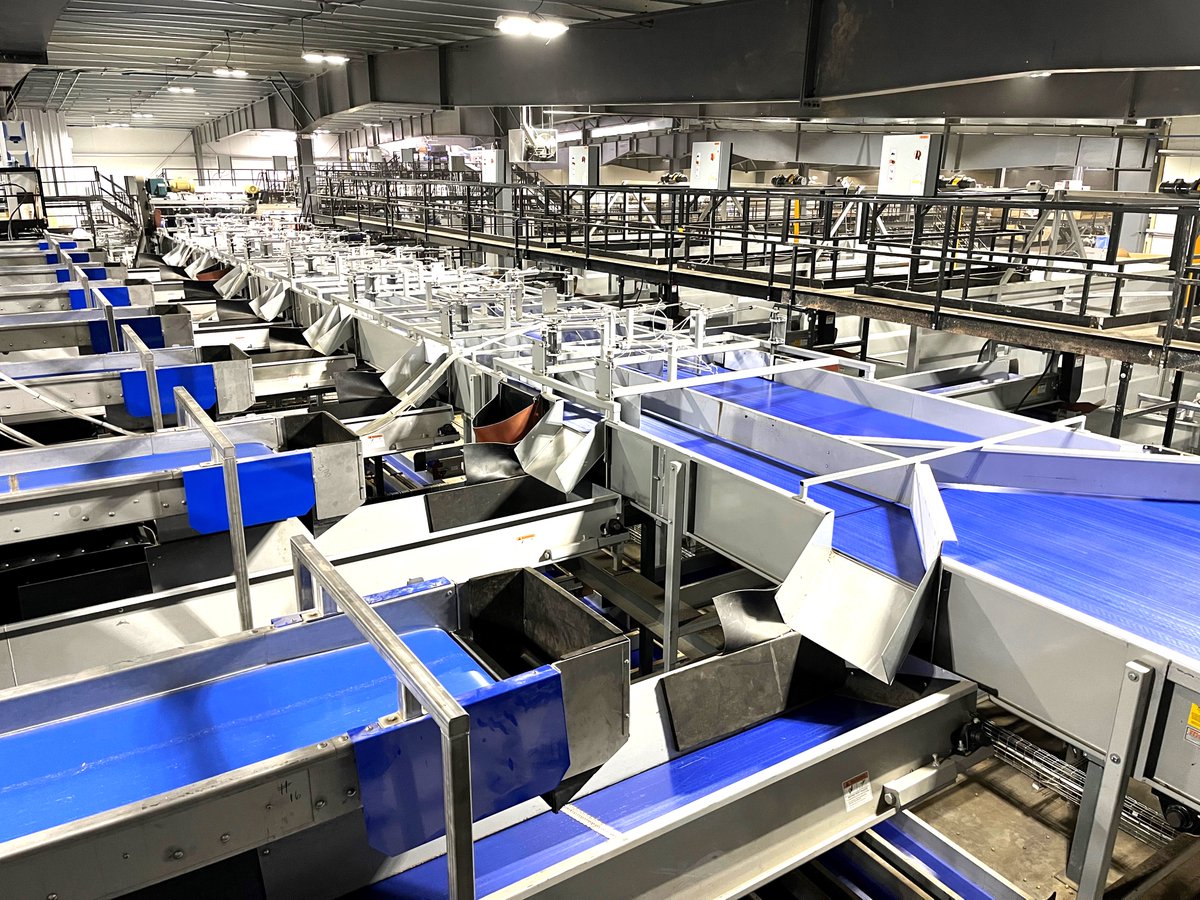 MAYOMFG's tweet photo. Growers and processors have great ideas, and Mayo design and production put those ideas into action. Improve your crop handling, preparation, and shipping with your ideas integrated.  See our website at https://t.co/n2X0PE9Poj and our videos on YouTube. https://t.co/YpbupA66iW