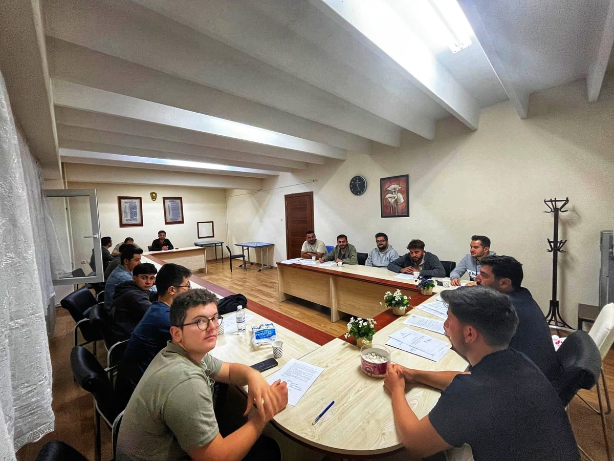 KonyaKYGM's tweet photo. 📍 Yazır Yurdu
📍 Alaaddin Yurdu

​Yurt Time Spor Projesi kapsamında öğrencilerimizle verimli bir toplantı yaparak görev yerlerini ve sorumluluklarını belirledik. 
Yeni dönemde başarılar dileriz. 🤝
@OA_BAK @gencliksporbak https://t.co/5jIdJRm7P4