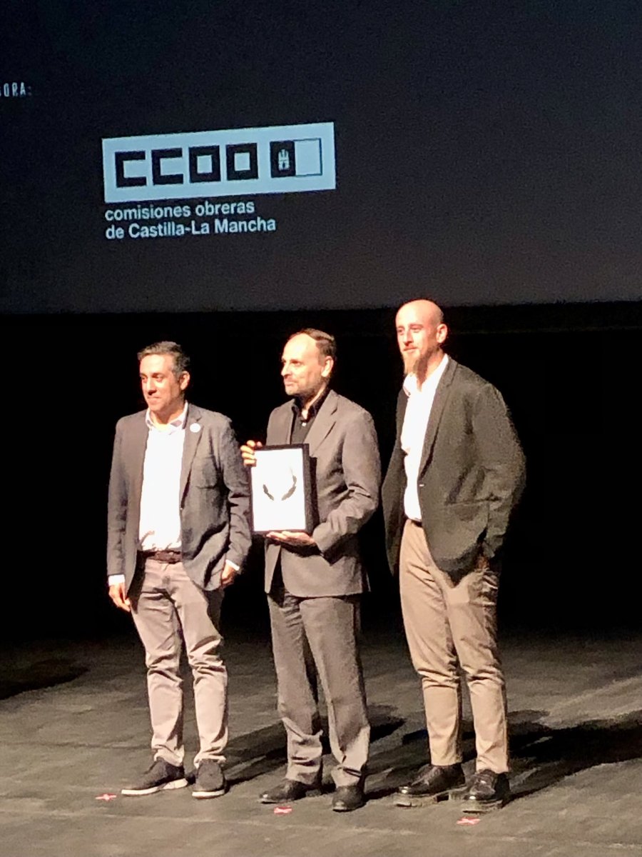 RafaCamarilloIQ's tweet photo. Muy contento por el premio #EnCLMExcelentes a mi amigo y compañero Francisco Javier Tapiador @tapiador y muy agradecido por invitarme a compartir con él y los demás premiados este momento tan especial https://t.co/VDKzTER3sw