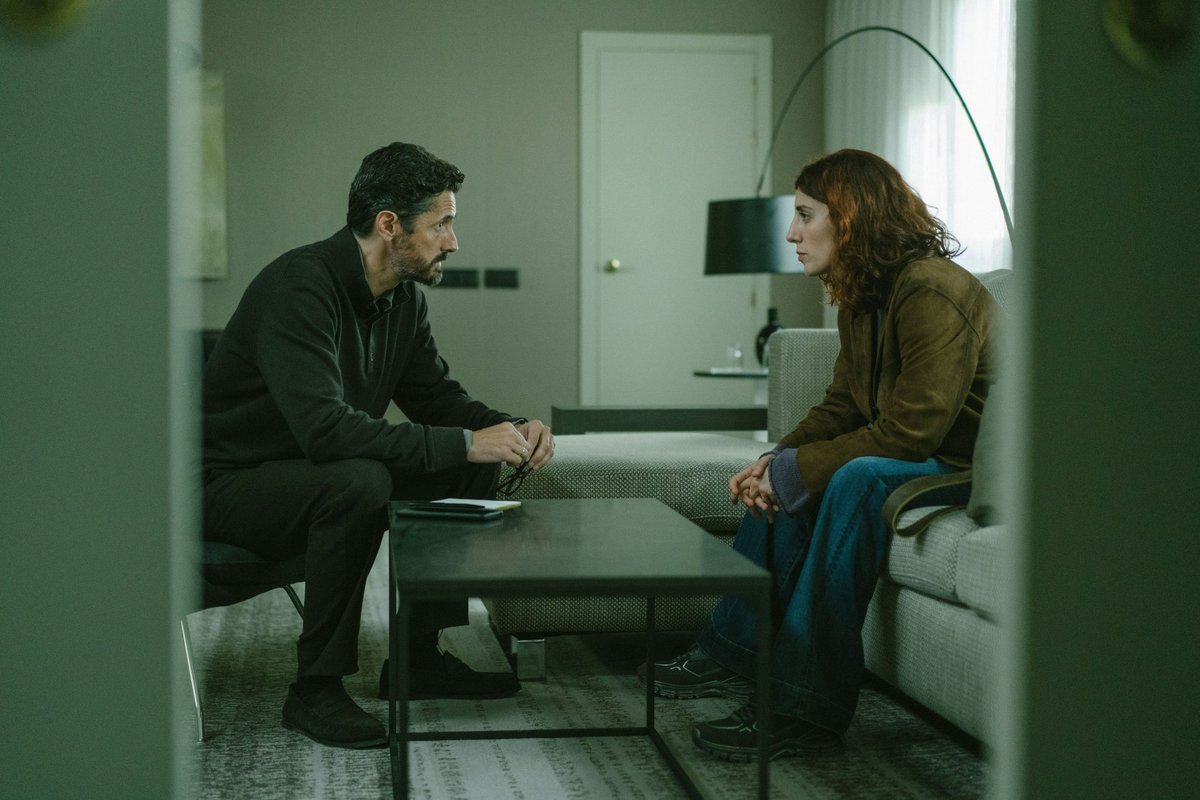 noescinetodo's tweet photo. El próximo día 9 de octubre llega a #MovistarPlus #ElCentro, un thriller de acción, espionaje y drama de seis episodios creado por #DavidMoreno y dirigido por #DavidUlloa.
Más información en: https://t.co/uJve4ySeUD https://t.co/MgNdusfaKp