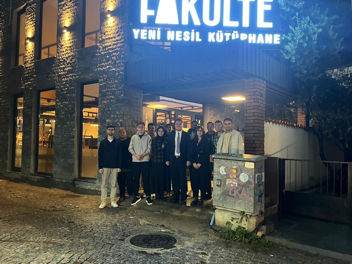 📍Fakulte Kütüphane 

İlçe Gençlik Kolları Yönetim Kurulu Üyemiz Tayyip Topuz'un Fakulte isimli  yeni nesil kütüphanesine geldik.Kardeşimize bizi ağırladığı için teşekkür ederiz🙋🏻‍♂️☕️